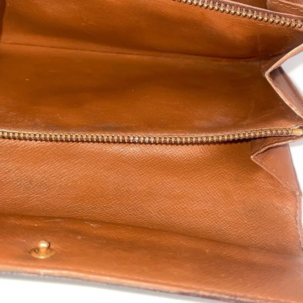 Authentic! 💥 Louis Vuitton Monogram Sarah Clutch Wallet